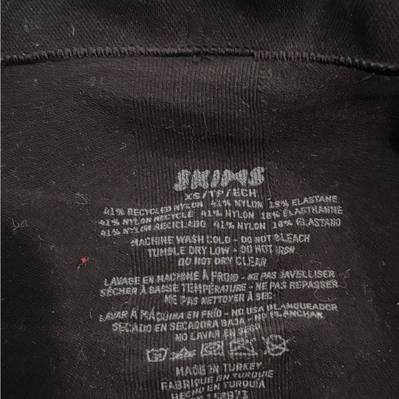 Skims Strapless Sculpting Bodysuit - Picture 2 of 3